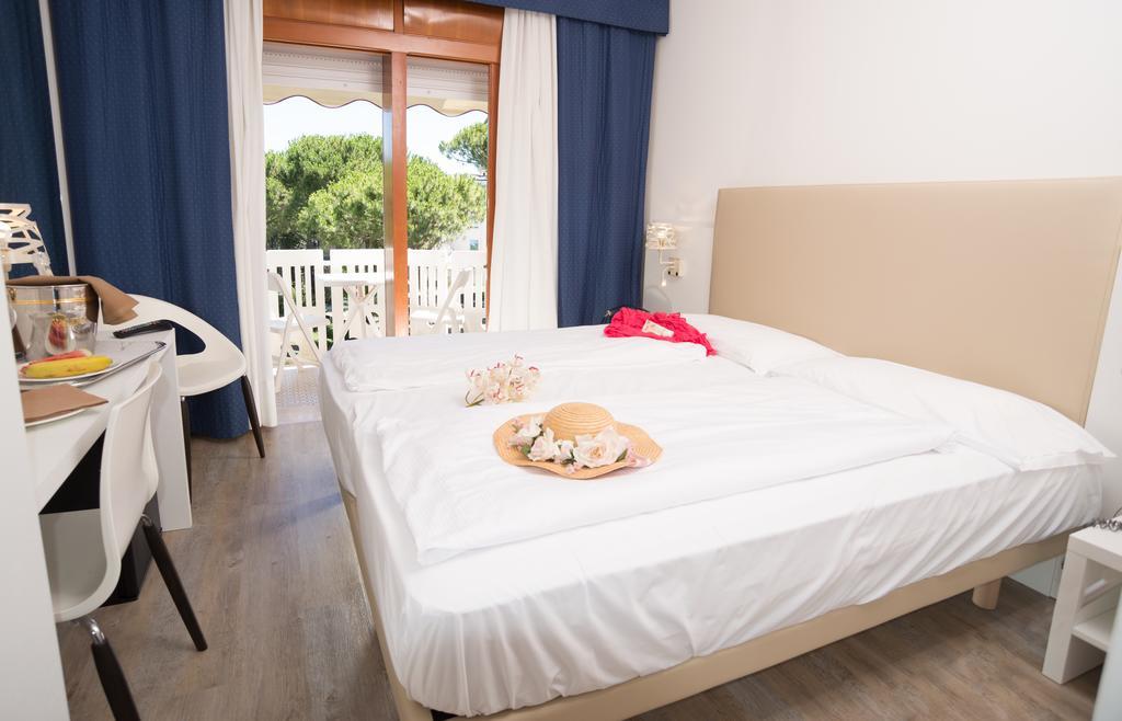Fantinello Hotel Caorle Zewnętrze zdjęcie